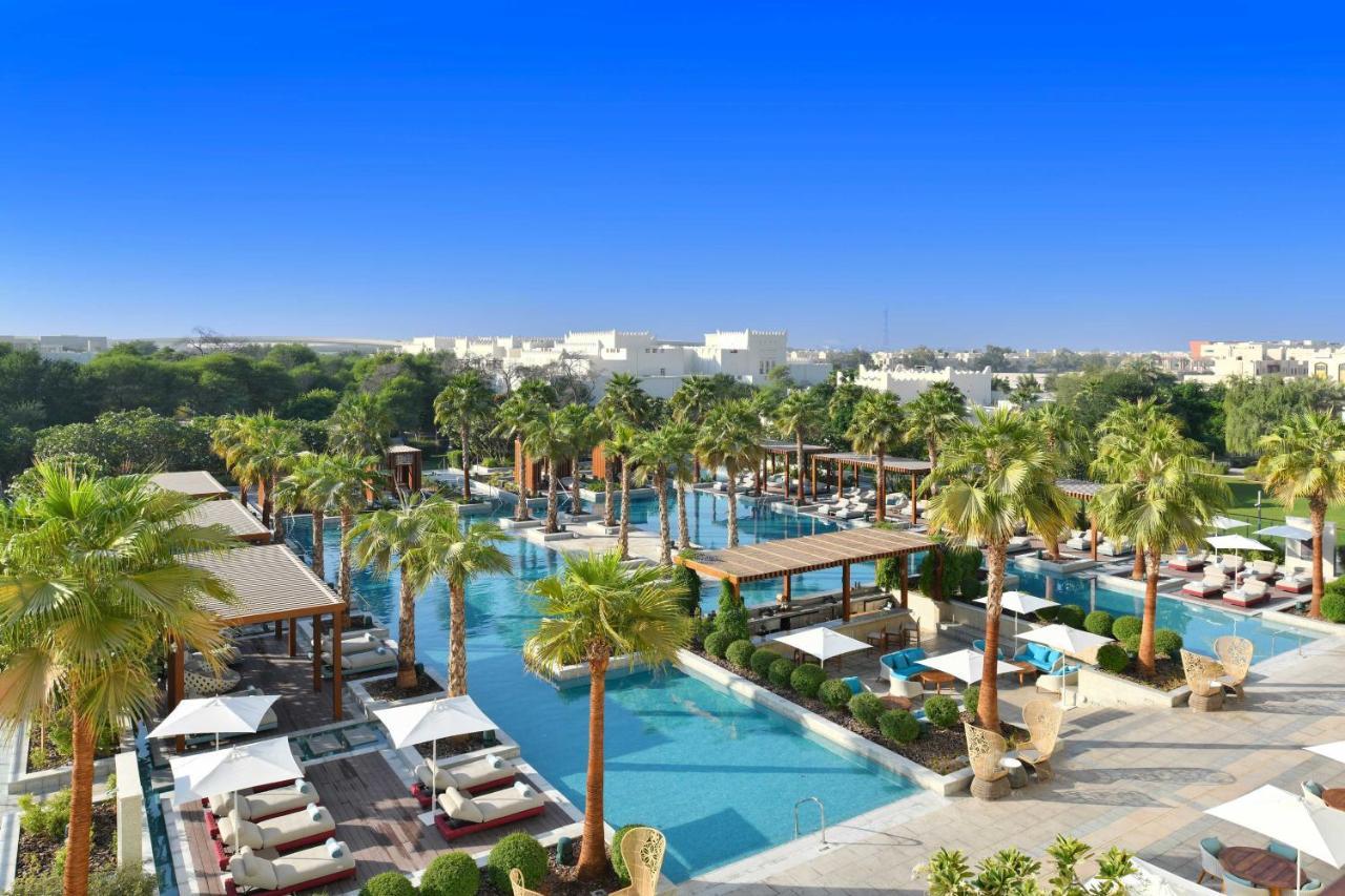 Al Messila, A Luxury Collection Resort & Spa, Doha Exteriör bild The resort's pool area