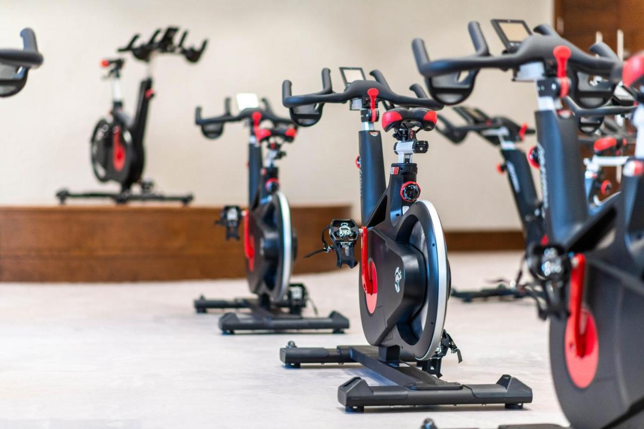 Al Messila, A Luxury Collection Resort & Spa, Doha Exteriör bild Indoor cycling bikes
