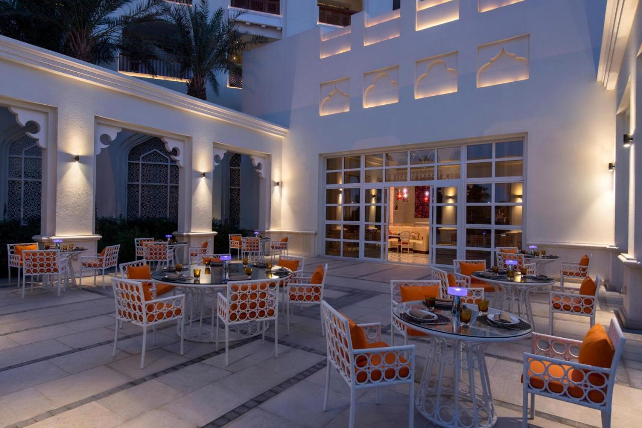 Al Messila, A Luxury Collection Resort & Spa, Doha Exteriör bild The hotel's restaurant