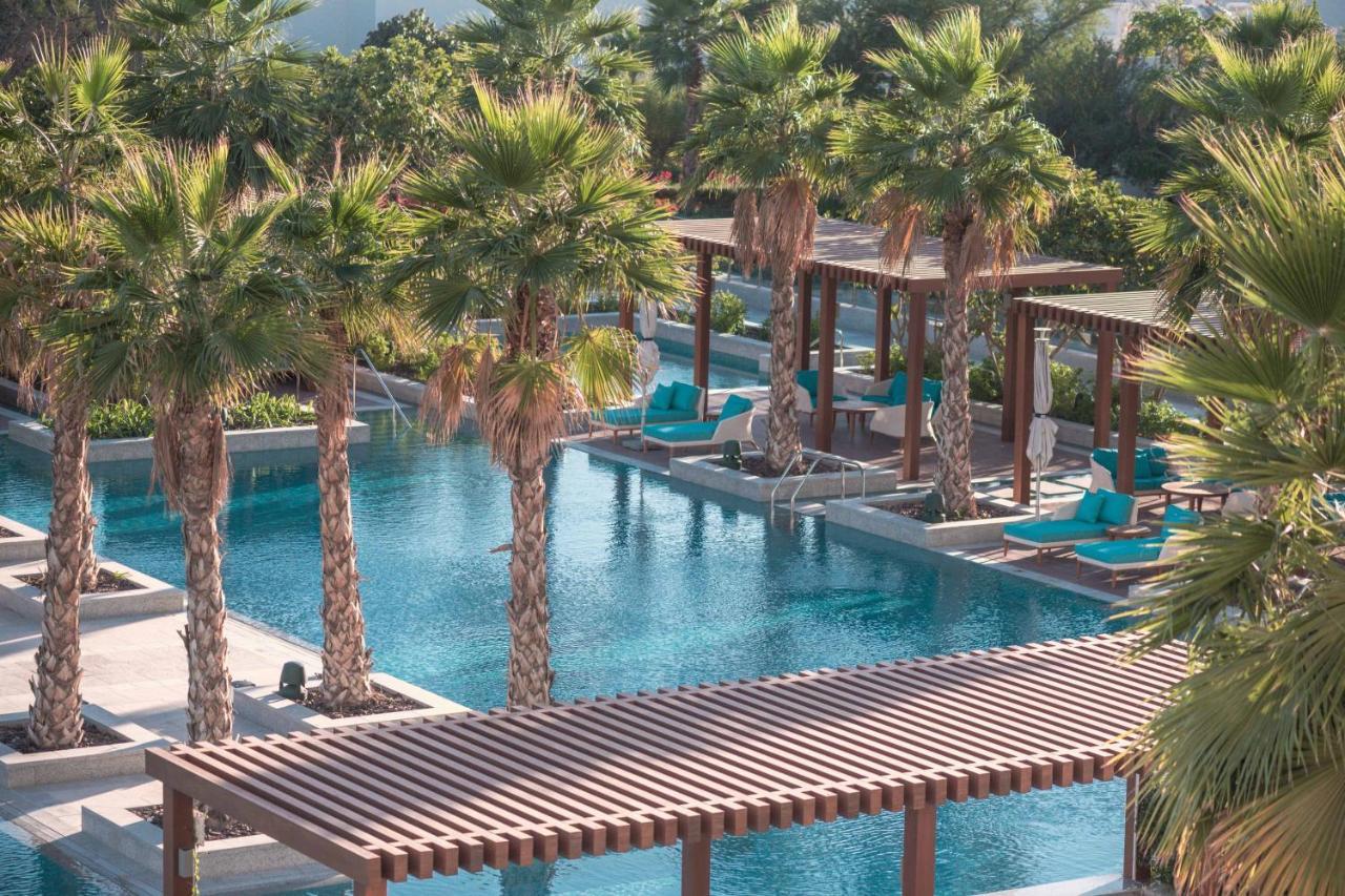 Al Messila, A Luxury Collection Resort & Spa, Doha Exteriör bild The swimming pool at the resort