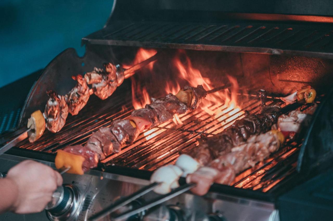 Al Messila, A Luxury Collection Resort & Spa, Doha Exteriör bild A barbecue grill