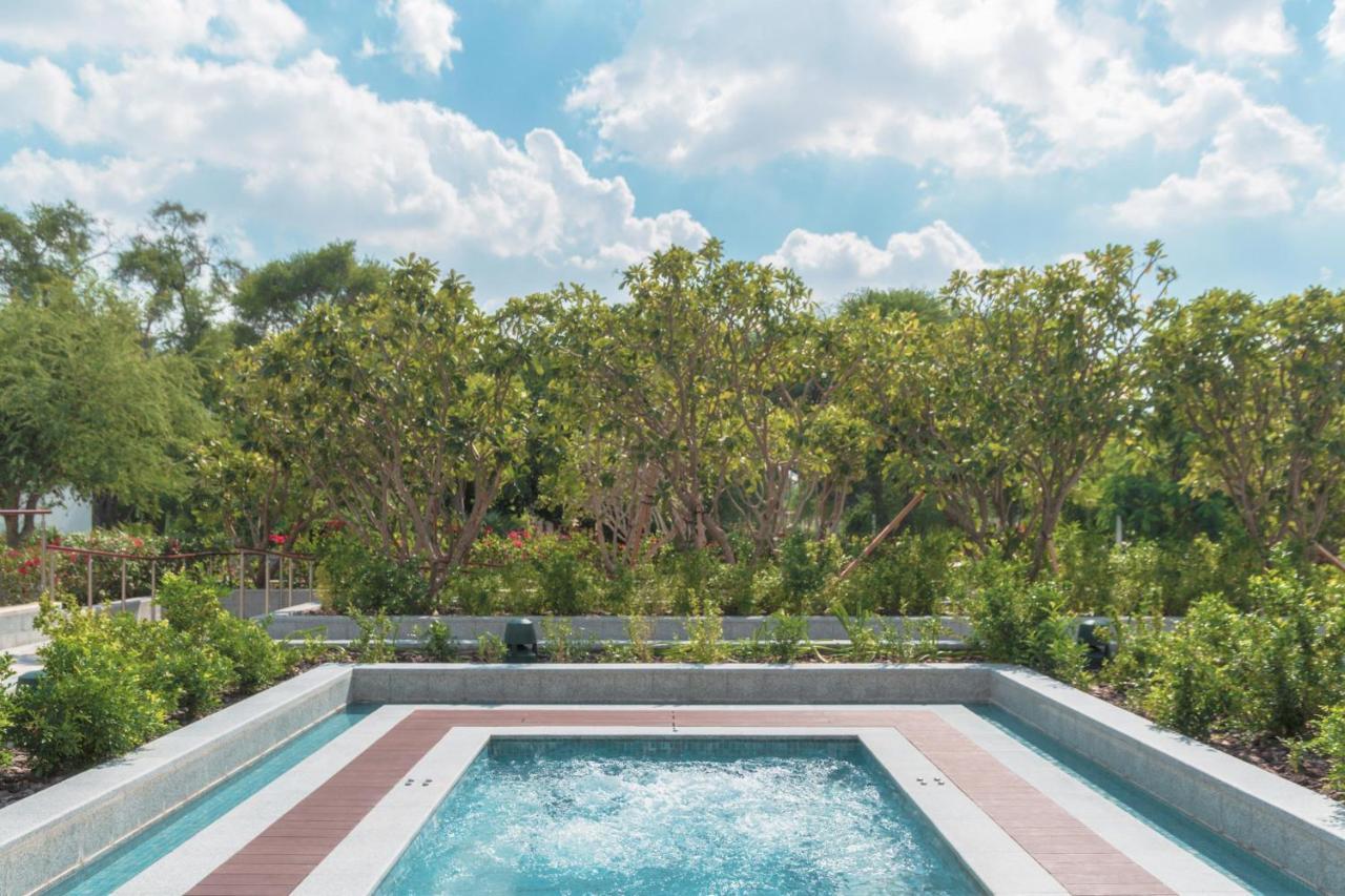 Al Messila, A Luxury Collection Resort & Spa, Doha Exteriör bild The swimming pool at the hotel