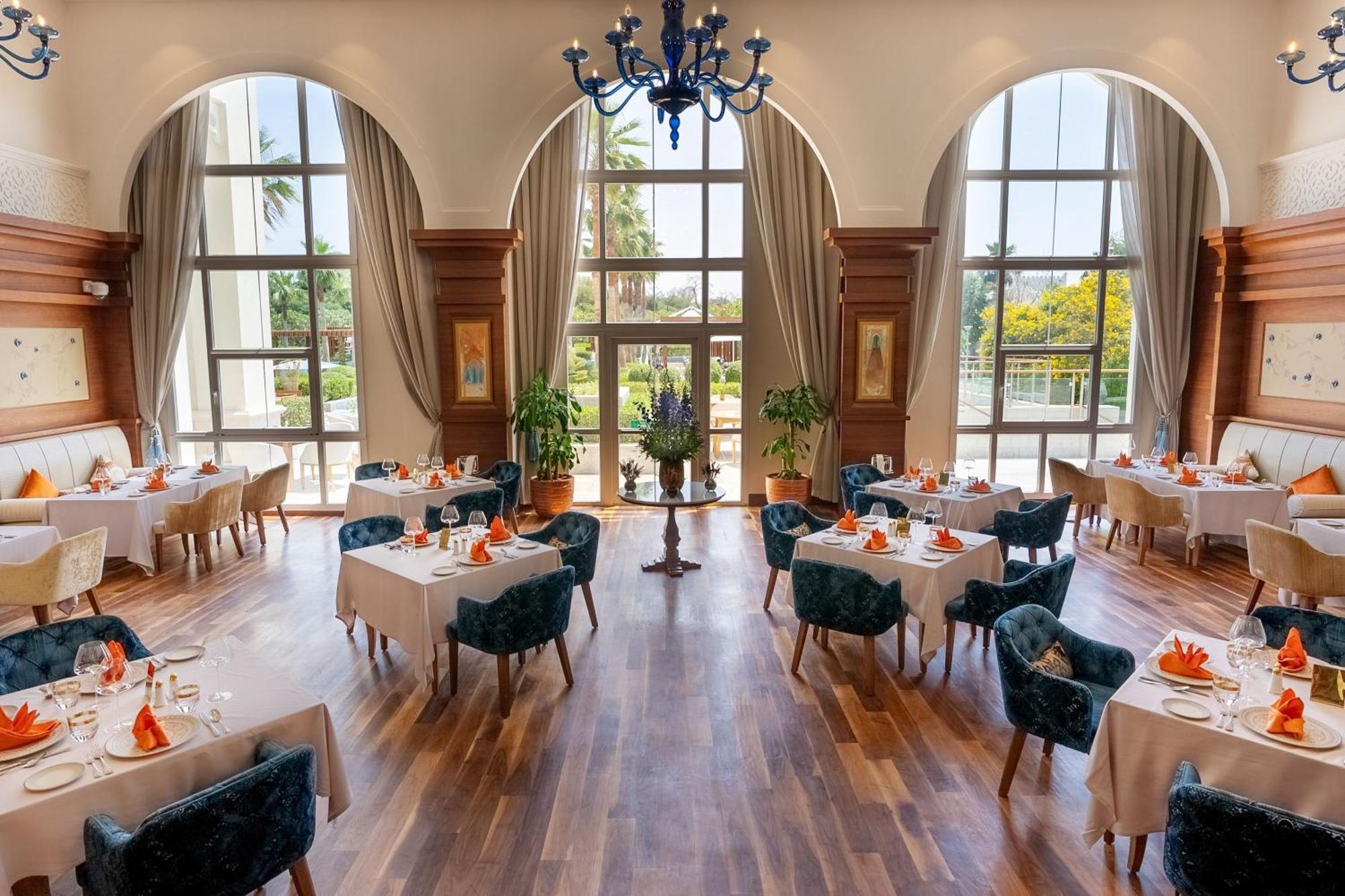Al Messila, A Luxury Collection Resort & Spa, Doha Exteriör bild The restaurant at the hotel