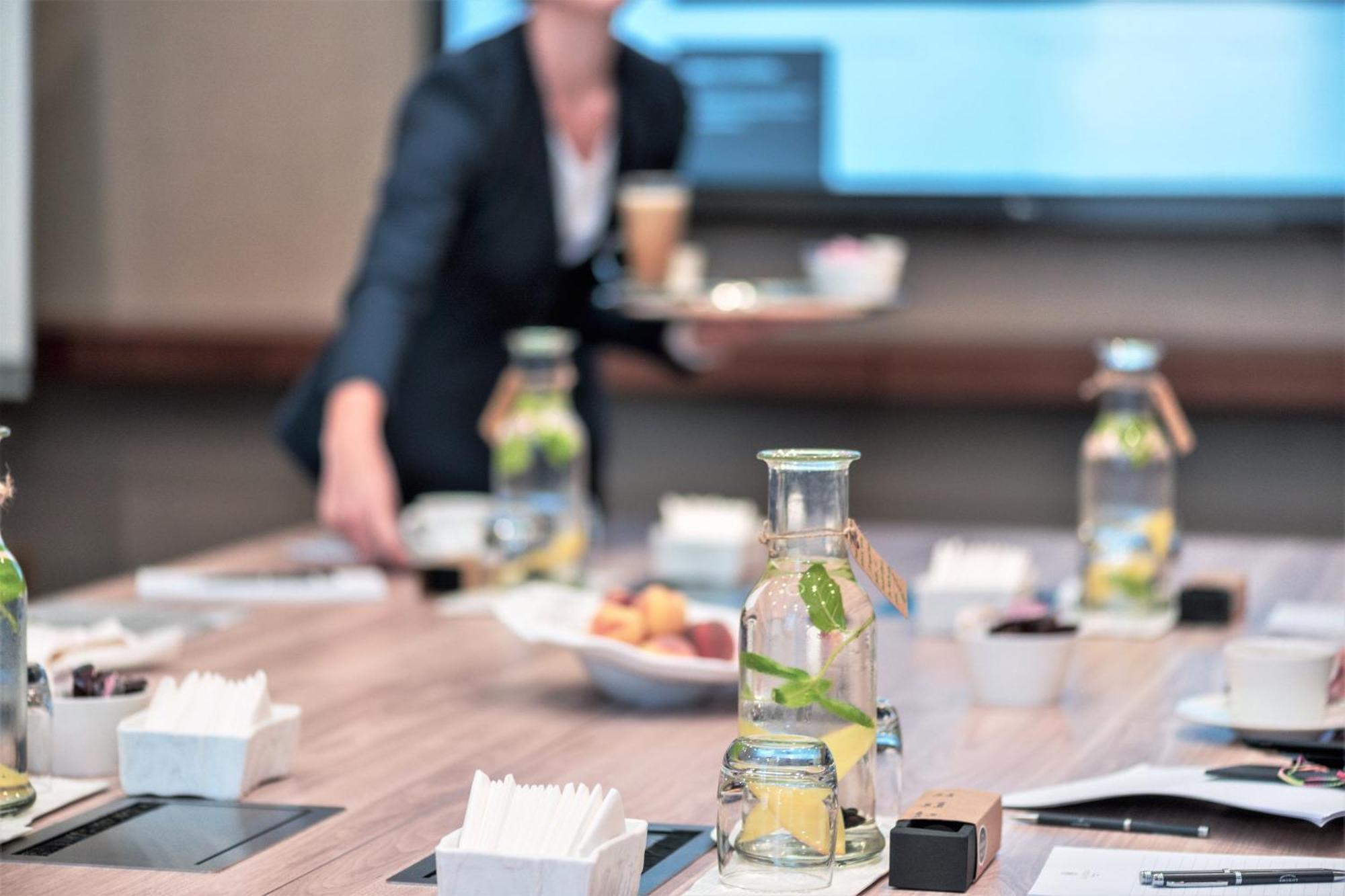 Al Messila, A Luxury Collection Resort & Spa, Doha Exteriör bild A meeting in progress